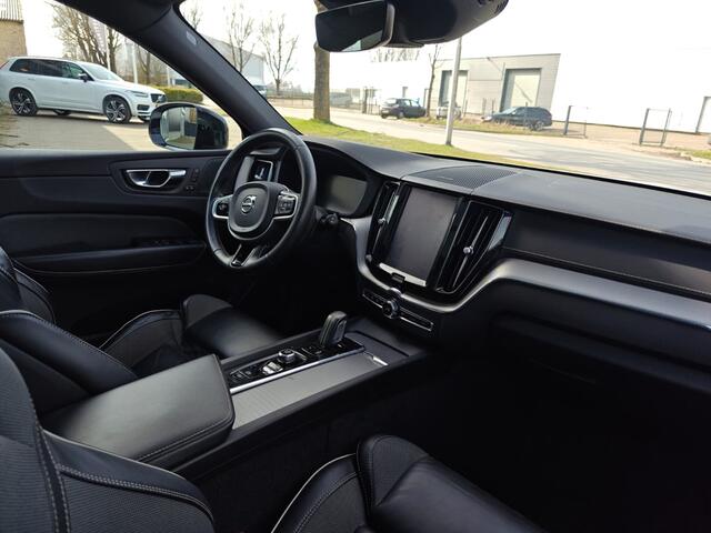 Volvo XC60 Recharge T6 AWD R-Design | Rijklaarprijs | Trekhaak | Pano dak |