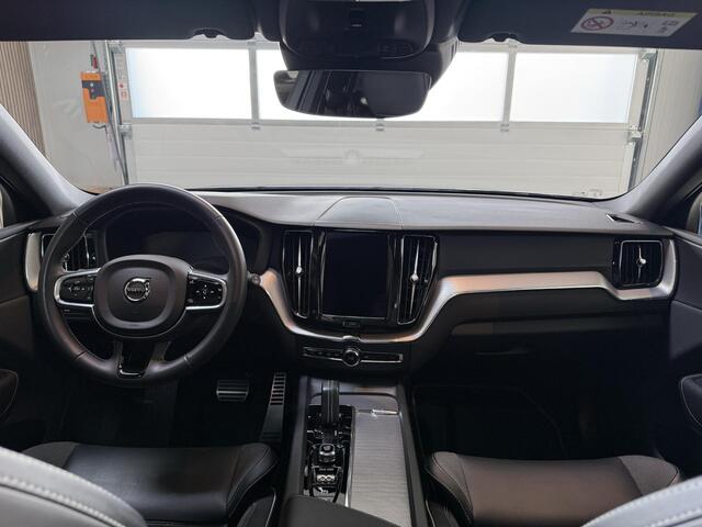 Volvo XC60 2.0 T8 Plug-in Hybrid AWD R-Design 392 PK - DEALER ONDERHOUDEN - 1 EIGENAAR - PANORAMADAK - LEER - STUUR EN STOELVERWARMING - PARKEERCAMERA