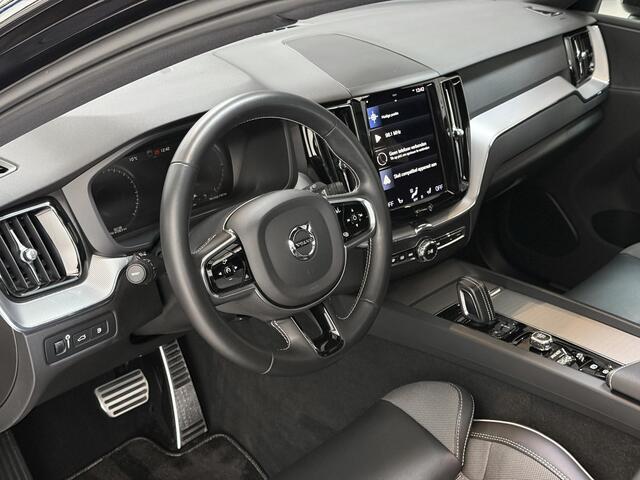 Volvo XC60 2.0 T8 Plug-in Hybrid AWD R-Design 392 PK - DEALER ONDERHOUDEN - 1 EIGENAAR - PANORAMADAK - LEER - STUUR EN STOELVERWARMING - PARKEERCAMERA
