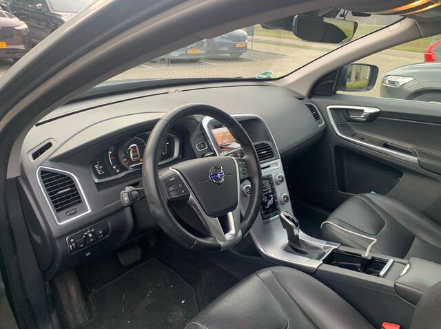 Volvo XC60 2.4 D5 AWD Polar+ / Trekhaak / Panoramadak / Camera / Leder / 18'' / Navigatie / Stoelverwarming / Cruise Control