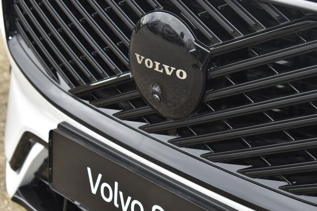 Volvo XC60 T6 Plug-in hybrid AWD Ultra Black Edition | Panoramadak | Verwarmbare voorstoelen en achterbank | 360 graden camera | Premium audio by Harman Kardon | Elektrische achterklep | Adaptieve cruise control