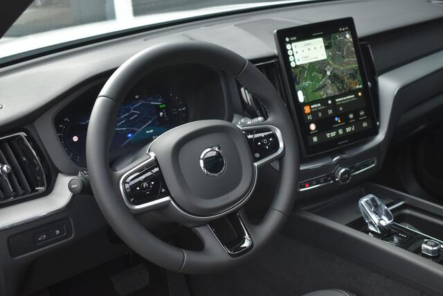 Volvo XC60 T6 Plug-in hybrid AWD Ultra Black Edition | Panoramadak | Verwarmbare voorstoelen en achterbank | 360 graden camera | Premium audio by Harman Kardon | Elektrische achterklep | Adaptieve cruise control