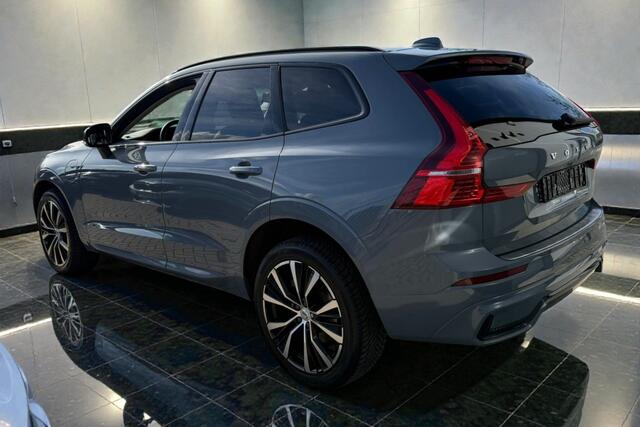 Volvo XC60 2.0 T8 AWD 335kW/456pk Aut8 Recharge LONG RANGE Ultimate Dark LUCHTVERING + HARMAN/KARDON + PANORAMADAK + EL.TREKHAAK + PILOT ASSIST + ADAPT.CRUISE + LANE ASSIST + STOEL-&STUURVERWARMING + CAMERA + KEYLESS + PARKSENSOREN + 20" LM-VELGEN!!
