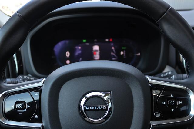 Volvo XC60 T6 Plus Dark Recharge Long Range Plug-In Hybrid AWD