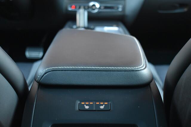 Volvo XC60 T8 390PK Plug-in hybrid AWD R-Design | Luchtvering | Bowers & Wilkins | Head-up display |