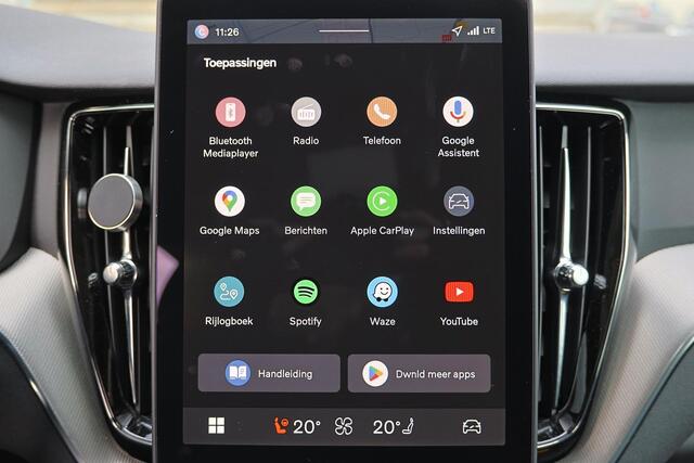 Volvo XC60 T6 Recharge AWD Essential Black Edition - Fiscale waarde ¤ 63.575,- - IntelliSafe Assist & Surround - Parkeercamera achter - Verwarmde voorstoelen, stuur & achterbank - Parkeersensoren achter - Draadloze tel. lader - Extra getint glas - Elektr. inklapbar