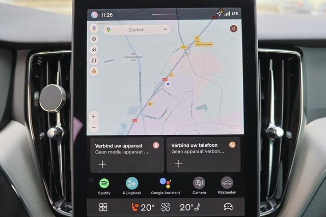 Volvo XC60 T6 Recharge AWD Essential Black Edition - Fiscale waarde ¤ 63.575,- - IntelliSafe Assist & Surround - Parkeercamera achter - Verwarmde voorstoelen, stuur & achterbank - Parkeersensoren achter - Draadloze tel. lader - Extra getint glas - Elektr. inklapbar