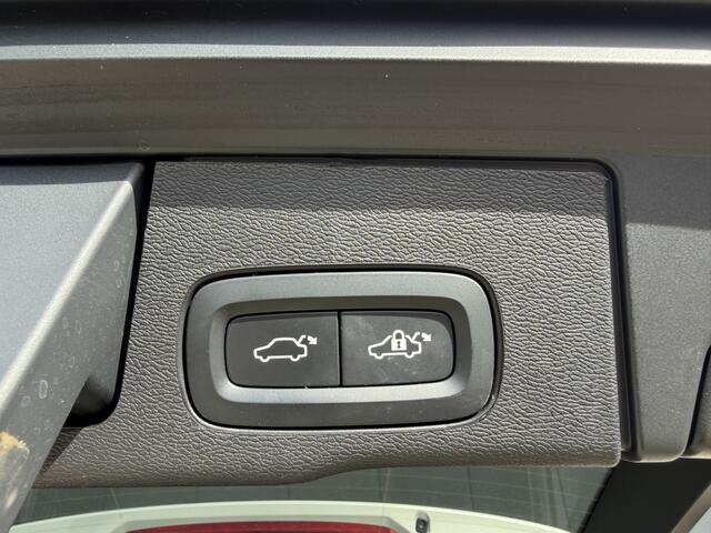 Volvo XC60 2.0 T8 Plug-in hybrid AWD Ultra Dark | Bowers & Wilkins Audio | Massage | Camera | Trekhaak