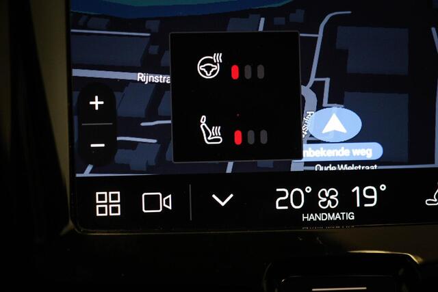 Volvo XC60 2.0 T8 Plug-in hybrid AWD Plus Bright | LUCHTVERING | ACHTERBANKVERWARMING | DAB | APPLE | 360 CAMERA | 20"