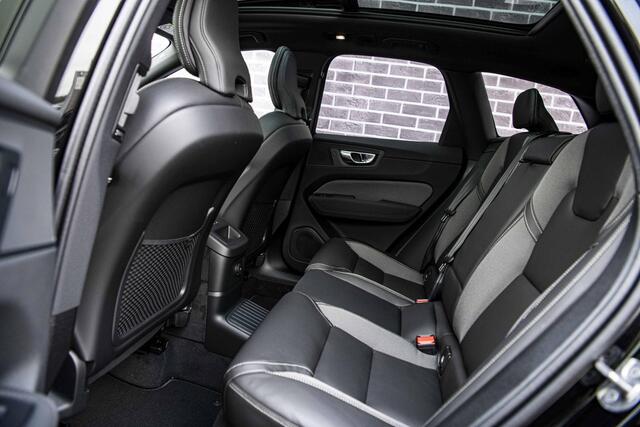 Volvo XC60 2.0 T6 Plug-in hybrid AWD Ultra Black Edition | Trekhaak | Harman Kardon Audio | Head-up Display | 360 Graden Camera | Panoramadak | Lichtmetalen Velgen 21 inch | Elektrisch Verstelbare Voorstoelen | Keyless Entry | BLIS