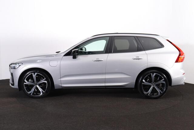 Volvo XC60 T8 Recharge AWD Ultimate Dark - Luchtvering - Panorama/schuifdak - IntelliSafe Assist & Surround - 360º Camera - Bowers & Wilkins audio - Verwarmde voorstoelen, stuur & achterbank - Parkeersensoren voor & achter - Elektr. bedienb. voorstoelen met geheugen