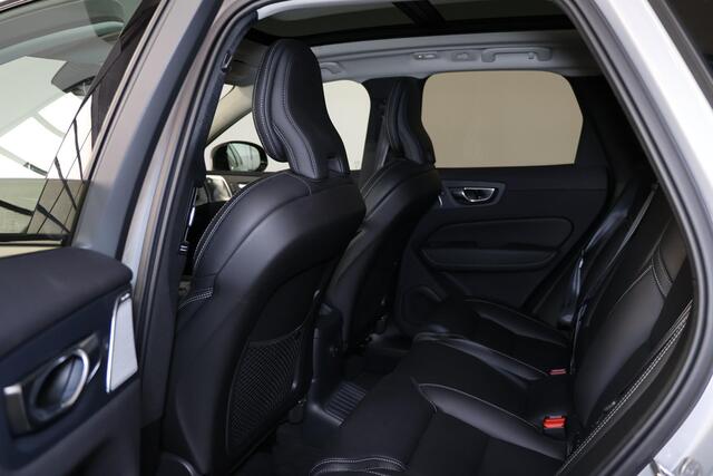 Volvo XC60 T8 Recharge AWD Ultimate Dark - Luchtvering - Panorama/schuifdak - IntelliSafe Assist & Surround - 360º Camera - Bowers & Wilkins audio - Verwarmde voorstoelen, stuur & achterbank - Parkeersensoren voor & achter - Elektr. bedienb. voorstoelen met geheugen