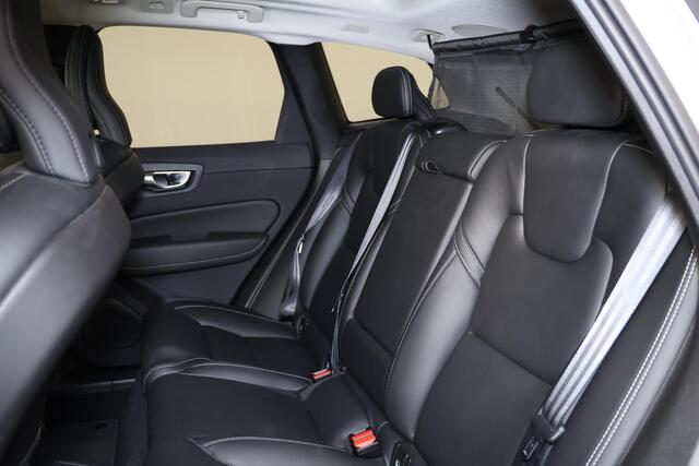 Volvo XC60 T8 Recharge AWD Ultimate Dark - Luchtvering - Panorama/schuifdak - IntelliSafe Assist & Surround - 360º Camera - Bowers & Wilkins audio - Verwarmde voorstoelen, stuur & achterbank - Parkeersensoren voor & achter - Elektr. bedienb. voorstoelen met geheugen