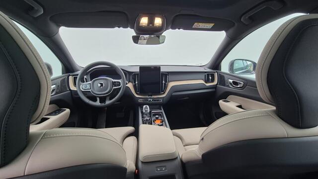 Volvo XC60 2.0 T6 Phev AWD Ultra Bright MY 2026 - 20" Wielen - Panoramadak - Lighting -Head up - Harman Kardon Audio - 360 Camera - Alarm - Climate - Licht Interieur - 2250 KG Trekgewicht - Power seats met memory - Full led koplampen - Donkere hemel