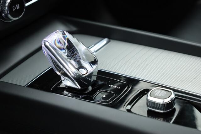 Volvo XC60 2.0 T8 Plug-in hybrid AWD Plus Dark | Luchtvering | Pano | Memory | 360cam | H&K Audio | Adapt. Cruise | CarPlay