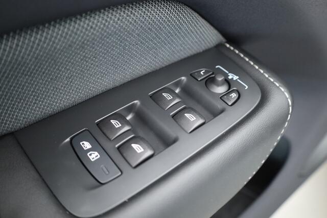 Volvo XC60 2.0 T8 Plug-in hybrid AWD Plus Dark | Luchtvering | Pano | Memory | 360cam | H&K Audio | Adapt. Cruise | CarPlay