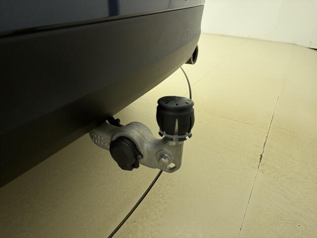 Volvo XC60 T5 252pk Momentum Pro / BLIS / Park assist camera / Pilot assist / Trekhaak / Stoelverwarming / Apple carplay /