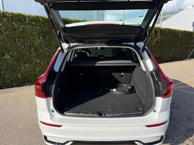 Volvo XC60 2.0 T6 Plug-in hybrid AWD Plus Dark | Panoramadak | 360 camera | Harman/Kardon | Stoel/Stuur Verwarming |