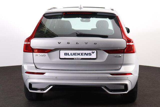Volvo XC60 T6 Recharge AWD Plus Dark - Panorama/schuifdak - IntelliSafe Assist & Surround - 360º Camera - Verwarmde voorstoelen, stuur & achterbank - Parkeersensoren voor & achter - Elektr. bedienb. voorstoelen met geheugen - Draadloze tel. lader - Elektr. inklapbar