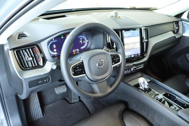 Volvo XC60 T8 Plug-in hybrid AWD Ultra Black Edition | Bowers & Wilkins Premium Audio | Luchtvering | 22''Lichtmetalen velgen | Nappa Lederen bekleding | Stoelventilatie | Stoelverwarming | 360° Parkeercamera | Gelamineerde zijruiten |