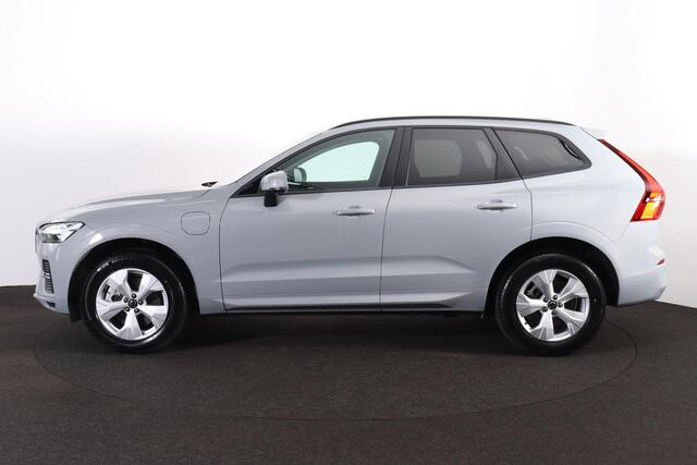 Volvo XC60 T6 Recharge AWD Core Bright - IntelliSafe Assist & Surround - Parkeercamera achter - Verwarmde voorstoelen, stuur & achterbank - Parkeersensoren voor & achter - Draadloze tel. lader - High Performance audio - Extra getint glas - 18' LMV