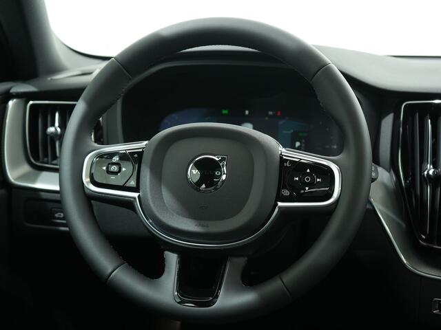 Volvo XC60 2.0 T6 RECHARGE 350PK AWD PLUS BLACK EDITION AUT8 | Trekhaak | 360 camera | Voorruitverwarming | Pilot Assist