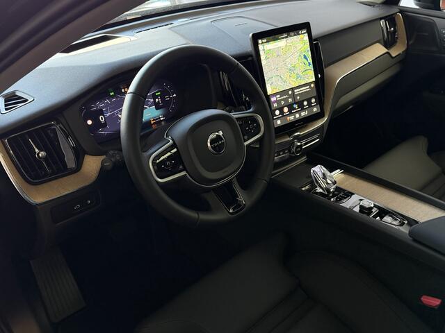 Volvo XC60 2.0 T6 AWD ULTRA DARK NIEUWE AUTO ELEK.TREKHAAK HARMAN KARDON HEADUP 360.CAM LEER SCHUIFDAK PHEV Plug in Hybrid ? Top Auto's Wijchen , Altijd een Ruim aanbod van Volvo's i BUSINESS / CORE / BRIGHT / DARK / ULTRA DARK / PLUS DARK / BLACK EDITION / ESSEN