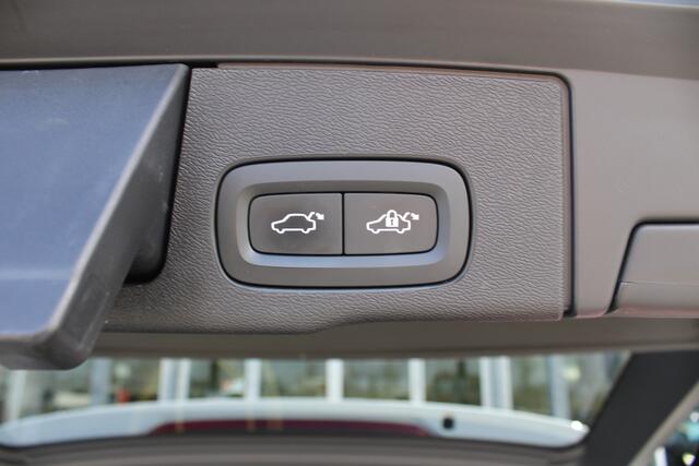 Volvo XC60 T8 Automaat Twin Engine AWD Inscription | Schuif/kanteldak | Keyless | Privacy Glas | Verw. Voorstoelen | AppleCarplay | 19" LMV |