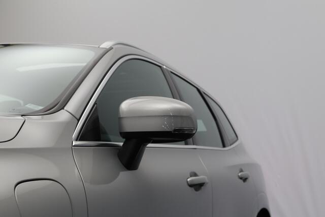 Volvo XC60 2.0 T6 Plug-in hybrid AWD 350 PK Ultimate Bright Long Range, Sportstoelen, Panoramadak, Harman / Kardon Geluidssysteem