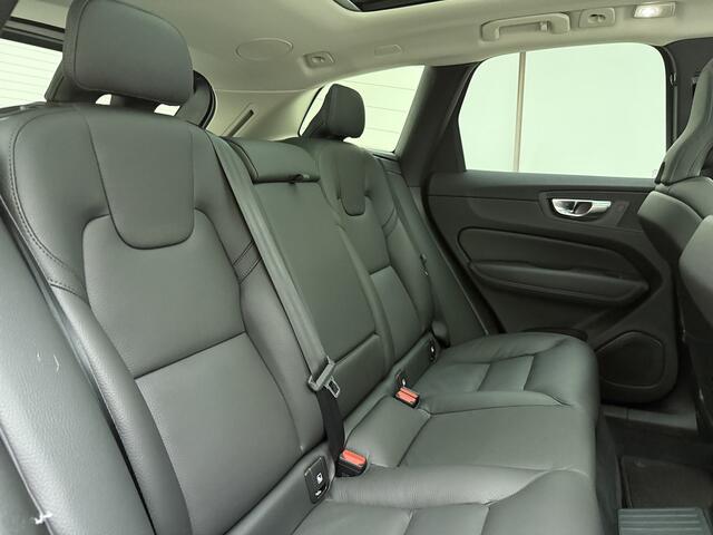 Volvo XC60 T8 Plug-in hybrid AWD Ultra Dark | 360 | Trekhaak | Luchtvering | Stoel & Stuur verwarming | H&K Audio |
