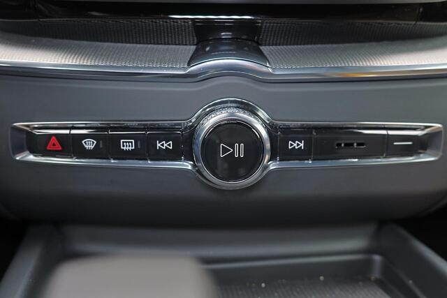 Volvo XC60 T6 Recharge AWD Core - IntelliSafe Assist & Surround - 360º Camera - Adaptieve LED koplampen - Verwarmde voorstoelen, stuur & achterbank - Parkeersensoren voor & achter - Elektr. bedienb. voorstoelen met geheugen - Draadloze tel. lader - Extra getint glas