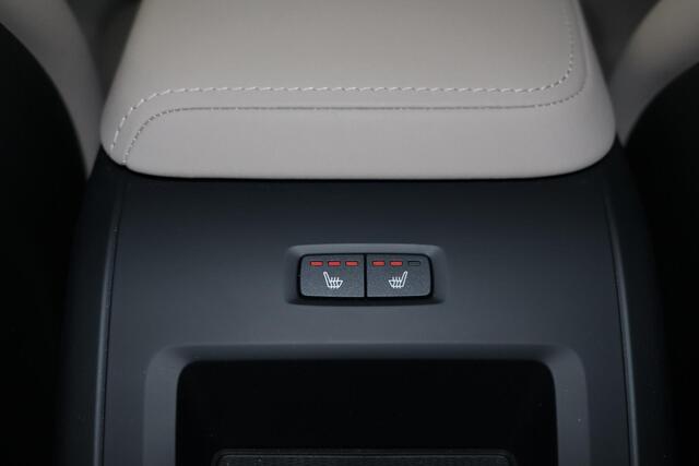 Volvo XC60 T6 Recharge AWD Core - IntelliSafe Assist & Surround - 360º Camera - Adaptieve LED koplampen - Verwarmde voorstoelen, stuur & achterbank - Parkeersensoren voor & achter - Elektr. bedienb. voorstoelen met geheugen - Draadloze tel. lader - Extra getint glas