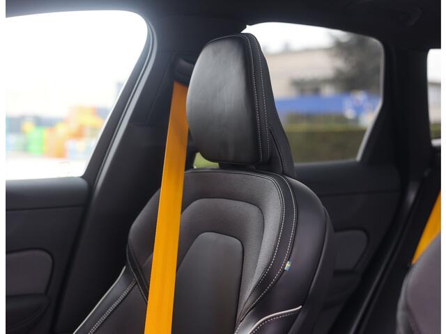 Volvo XC60 T8 AWD Polestar Engineered | Pano - Trekhaak - Bowers&Wilkins