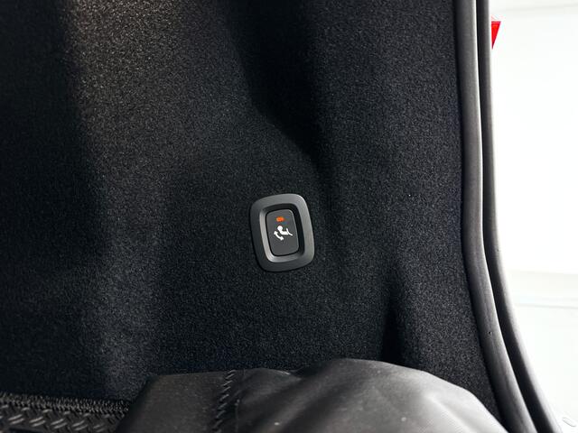 Volvo XC60 T6 Plug-in hybrid AWD Plus Black Edition Heico Styling | Panoramadak | 360° camera | Head-up Display | Harman Kardon | Stoel- en Stuurverwarming | Trekhaak