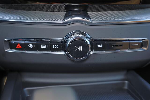 Volvo XC60 T6 Recharge AWD Core - IntelliSafe Assist & Surround - 360º Camera - Adaptieve LED koplampen - Verwarmde voorstoelen, stuur & achterbank - Parkeersensoren voor & achter - Elektr. bedienb. voorstoelen met geheugen - Draadloze tel. lader - Extra getint glas