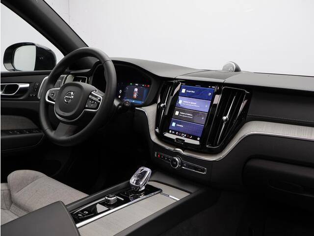Volvo XC60 2.0 T8 Plug-in hybrid AWD Ultra Dark Automaat / Panoramadak / Bowers & Wilkins audio / 21" velgen / Trekhaak / Gelaagde ramen / Privacy Glass / 360* camera