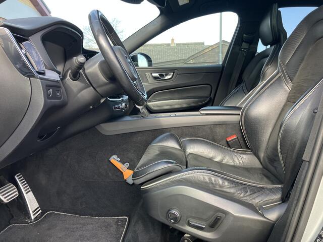 Volvo XC60 2.0 T5 AWD R-Design | HUD | Pano | Trekhaak | All-in prijs