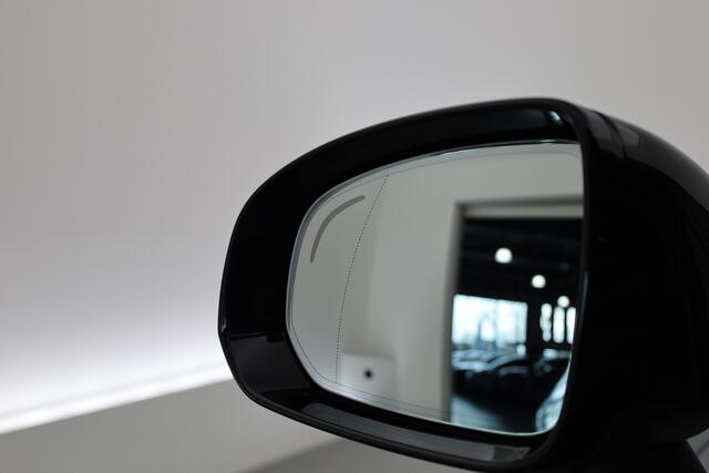 Volvo XC60 T6 Plug-in hybrid Plus Dark | Pano | Memory seats | 360cam | Elek. Trekhaak | 20'' | Pilot Assist | Stoel- Stuurverw.