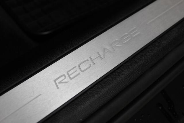 Volvo XC60 2.0 T8 Plug-in hybrid AWD Plus Black Edition Elek. Trekhaak | 360 Camera | Panorama dak | Getint glas