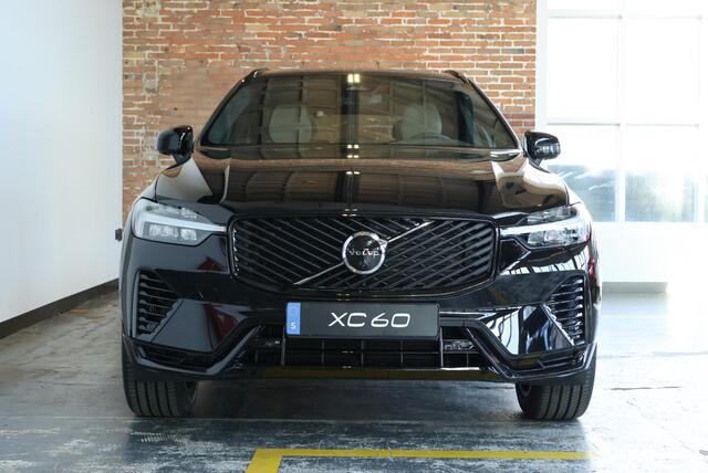 Volvo XC60 2.0 T6 Plug-in hybrid AWD Plus Dark | Elektrisch Schuif/Kantel-Panoramadak | Head-Up Display | 360º Camera | 20" Lichtmetalen Wielen | Harman Kardon Premium Audio |