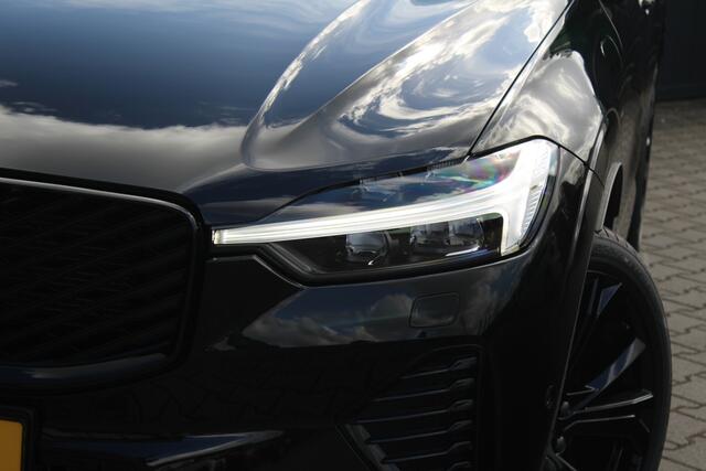 Volvo XC60 2.0 T6 Plug-in hybrid AWD Ultra Black Edition | Panorama dak | Luchtvering | Bowers & Wilkins | Trekhaak elektrisch wegklapbaar | Head-up display | Elektrisch verstelbare stoelen + memory | 360 graden camera | Stoelverwarming + ventilatie + stuurverwarmin