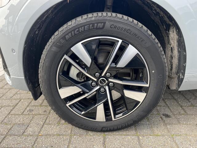 Volvo XC60 T6 Plug-in hybrid AWD Plus Dark | 360 Graden Camera | Trekhaak | Panoramadak | Apple Carplay | Stoel- en Stuurverwarming |
