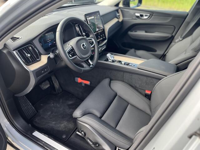 Volvo XC60 T6 Plug-in hybrid AWD Plus Dark | 360 Graden Camera | Trekhaak | Panoramadak | Apple Carplay | Stoel- en Stuurverwarming |