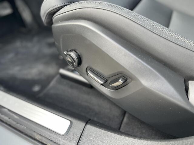 Volvo XC60 T6 Plug-in hybrid AWD Plus Dark | 360 Graden Camera | Trekhaak | Panoramadak | Apple Carplay | Stoel- en Stuurverwarming |