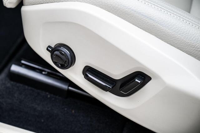 Volvo XC60 2.0 T8 Plug-in hybrid AWD Ultimate Dark | Head-up display | Panorama dak | 360° camera | Gelaagd glas | Adaptieve cruise control | Stoel/ stuur verwarming | Harman & Kardon |