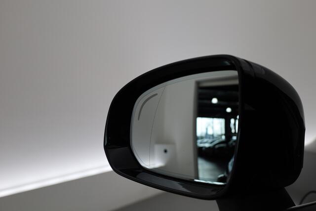 Volvo XC60 T8 Plug-in hybrid Plus Black Edition Luchtvering | Stoelventilatie | Elek. Trekhaak | Pano | Memroy seats | H&K Audio