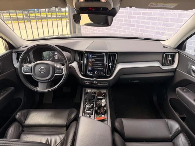 Volvo XC60 2.0 B5 Momentum Pro | Trekhaak | Achteruitrijcamera | Parkeerverwarming | Lederen Sportstoelen | Keyless Entry | Navigatie | Apple Carplay | Android Auto | Stoelverwarming voor en achter