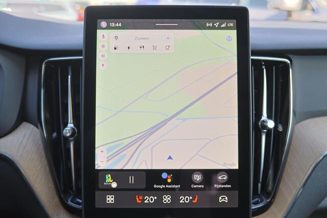 Volvo XC60 T6 Recharge AWD Plus Bright - Panorama/schuifdak - IntelliSafe Assist & Surround - 360º Camera - Harman Kardon audio - Verwarmde voorstoelen, stuur & achterbank - Parkeersensoren voor & achter - Elektr. bedienb. voorstoelen met geheugen - Head up display 