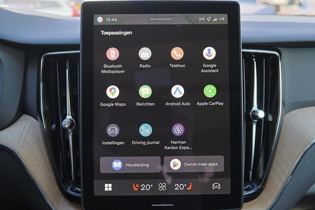 Volvo XC60 T6 Recharge AWD Plus Bright - Panorama/schuifdak - IntelliSafe Assist & Surround - 360º Camera - Harman Kardon audio - Verwarmde voorstoelen, stuur & achterbank - Parkeersensoren voor & achter - Elektr. bedienb. voorstoelen met geheugen - Head up display 