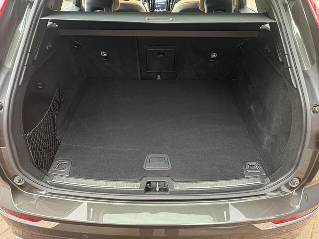 Volvo XC60 2.0 T5 AWD Inscription / Pine Grey / NL-auto